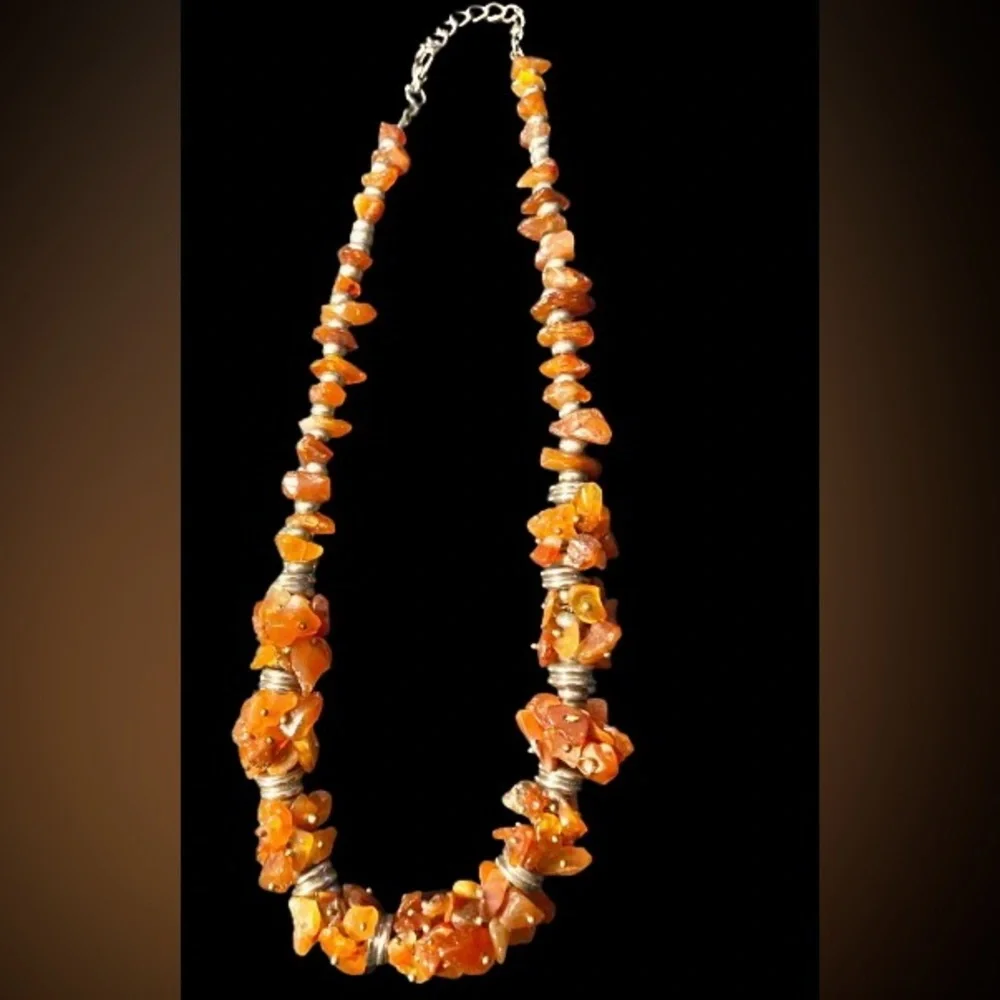 Elegant Carnelian Chip Beaded Chocker Style Necklace Silver Tone Spacer Beads
